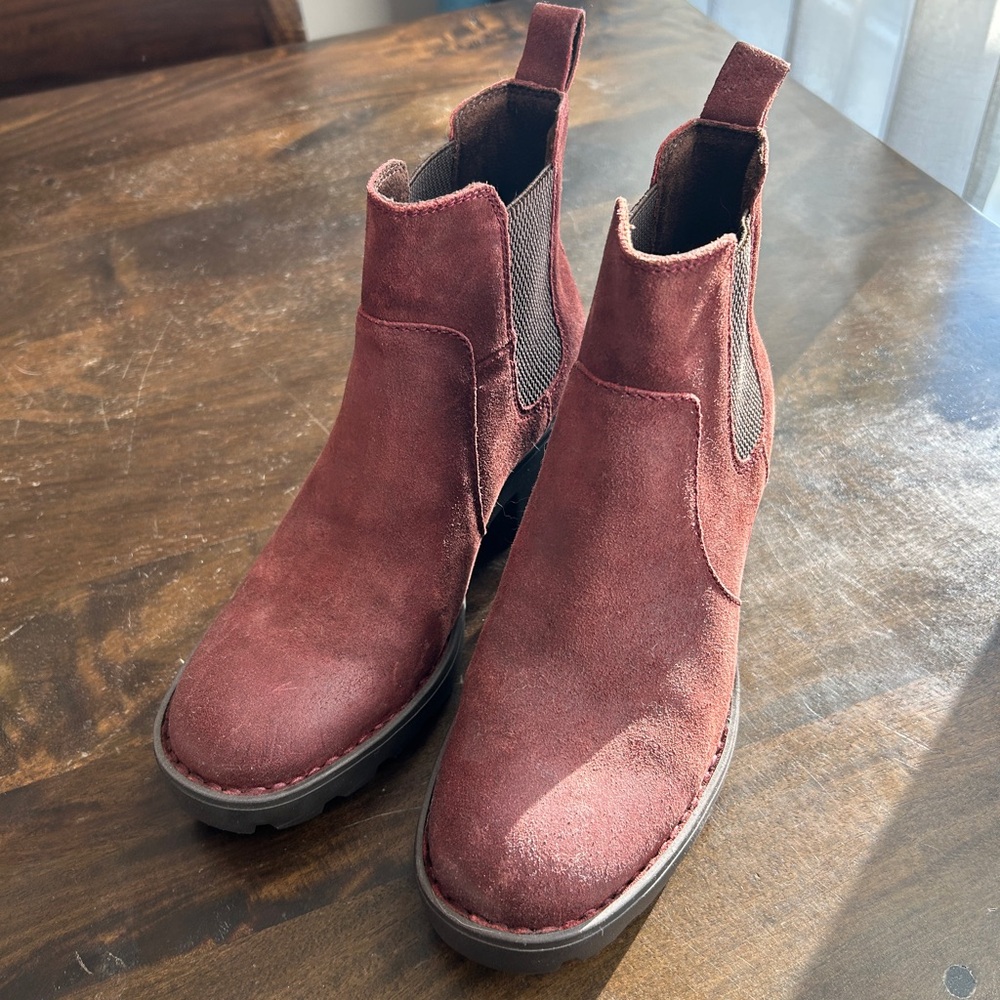 Born Red Suede Chelsea Boots Size 7 - NWOB